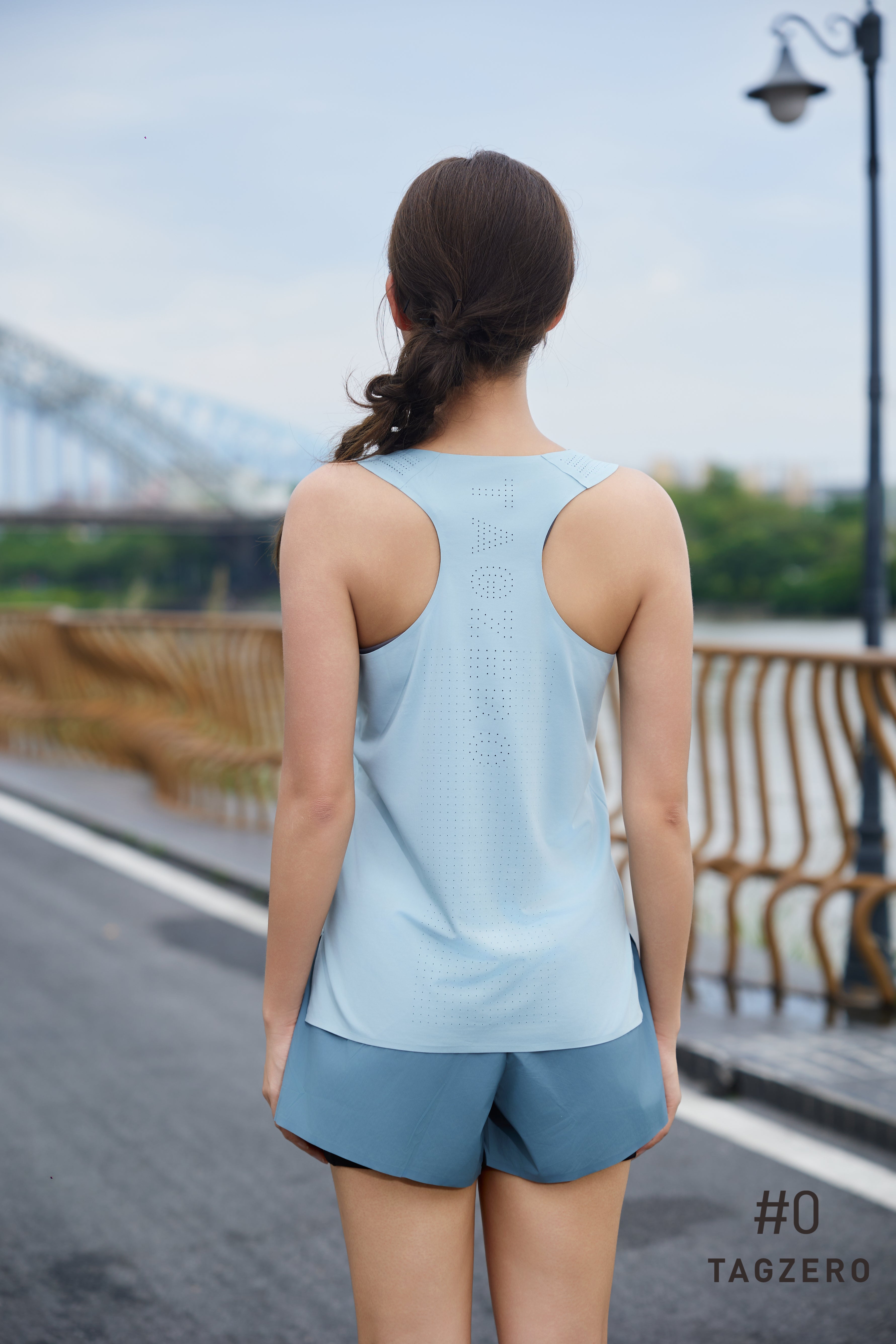 Look at my back背面交叉鏤空背心